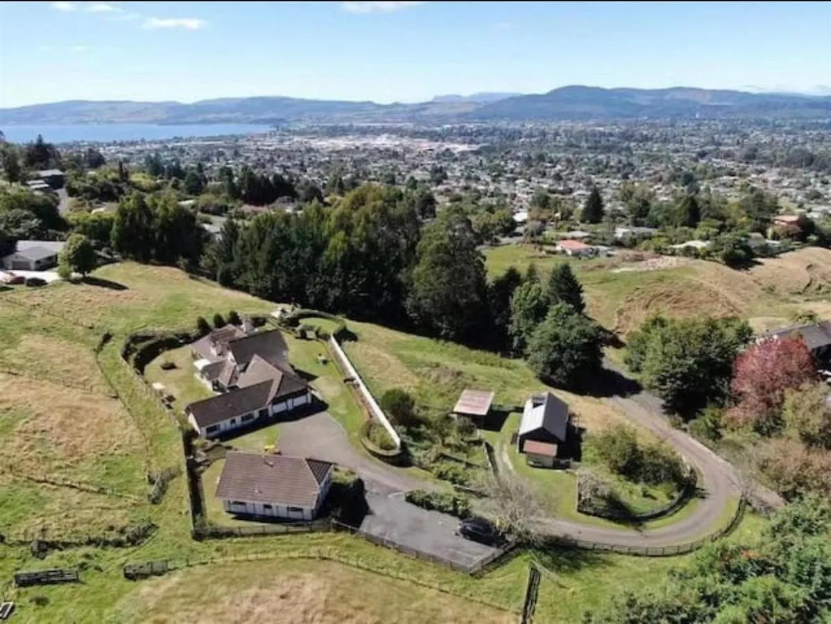 Skyline Mountain View Lodge Up To 16 People Rotorua